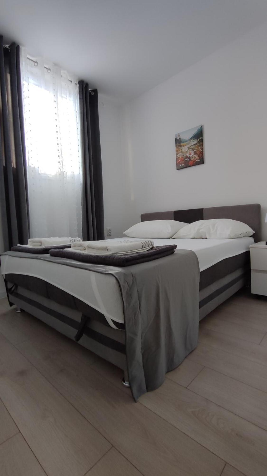 Apartments Glibic 泽斯特拉格 外观 照片