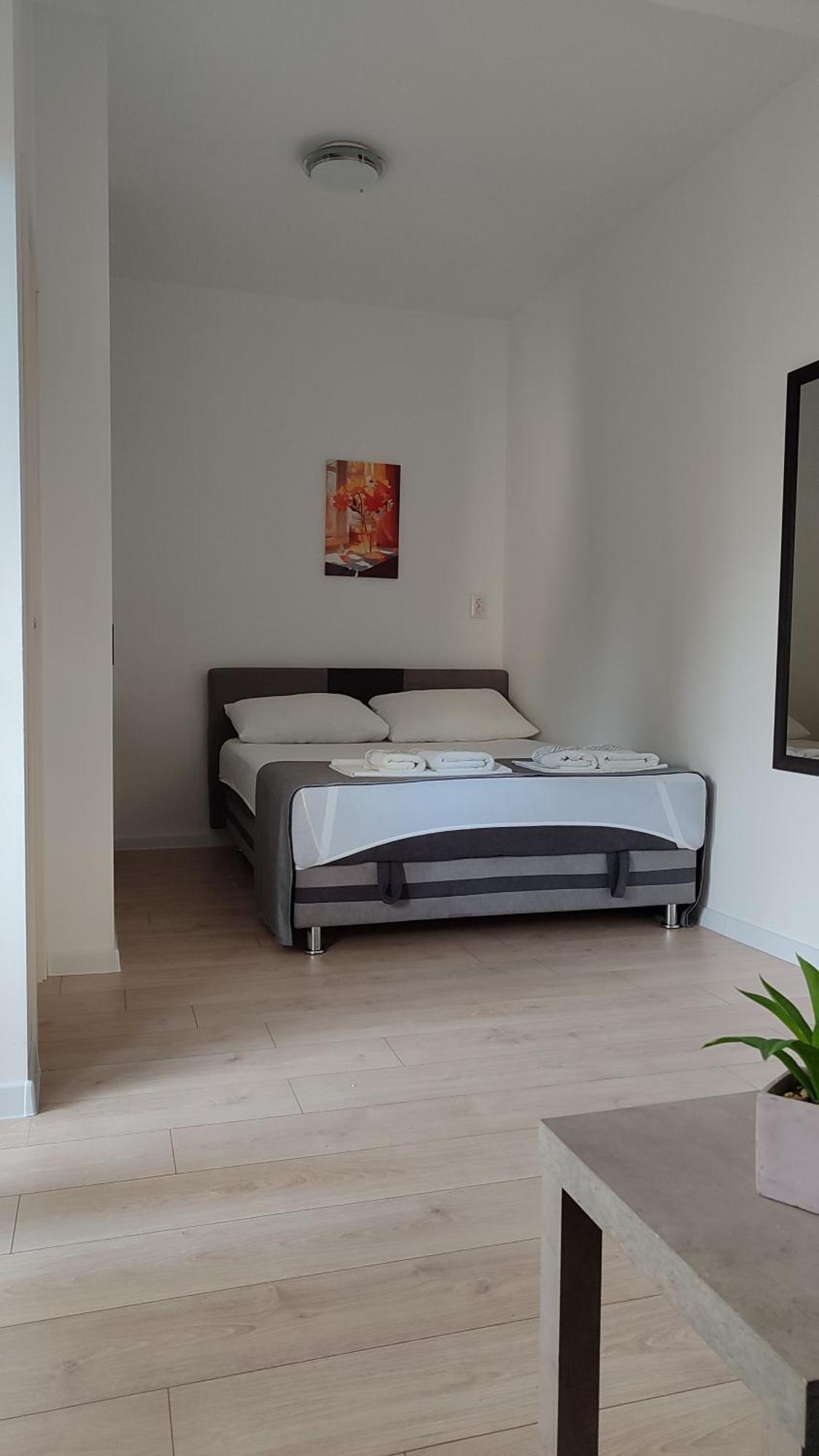 Apartments Glibic 泽斯特拉格 外观 照片